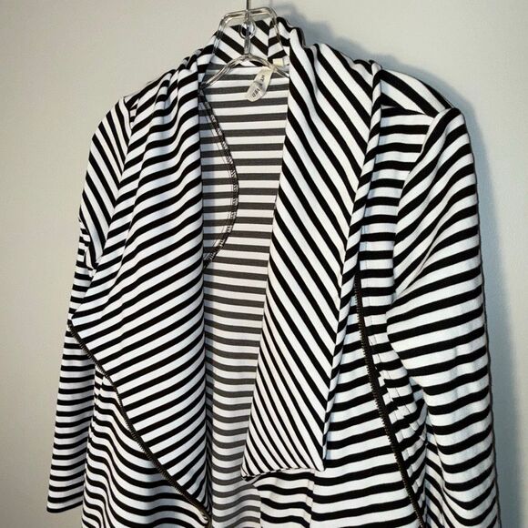 My Beloved Women’s Striped Waterfall Jacket Cardigan – Black White Asymmetrical - Picture 5 of 15